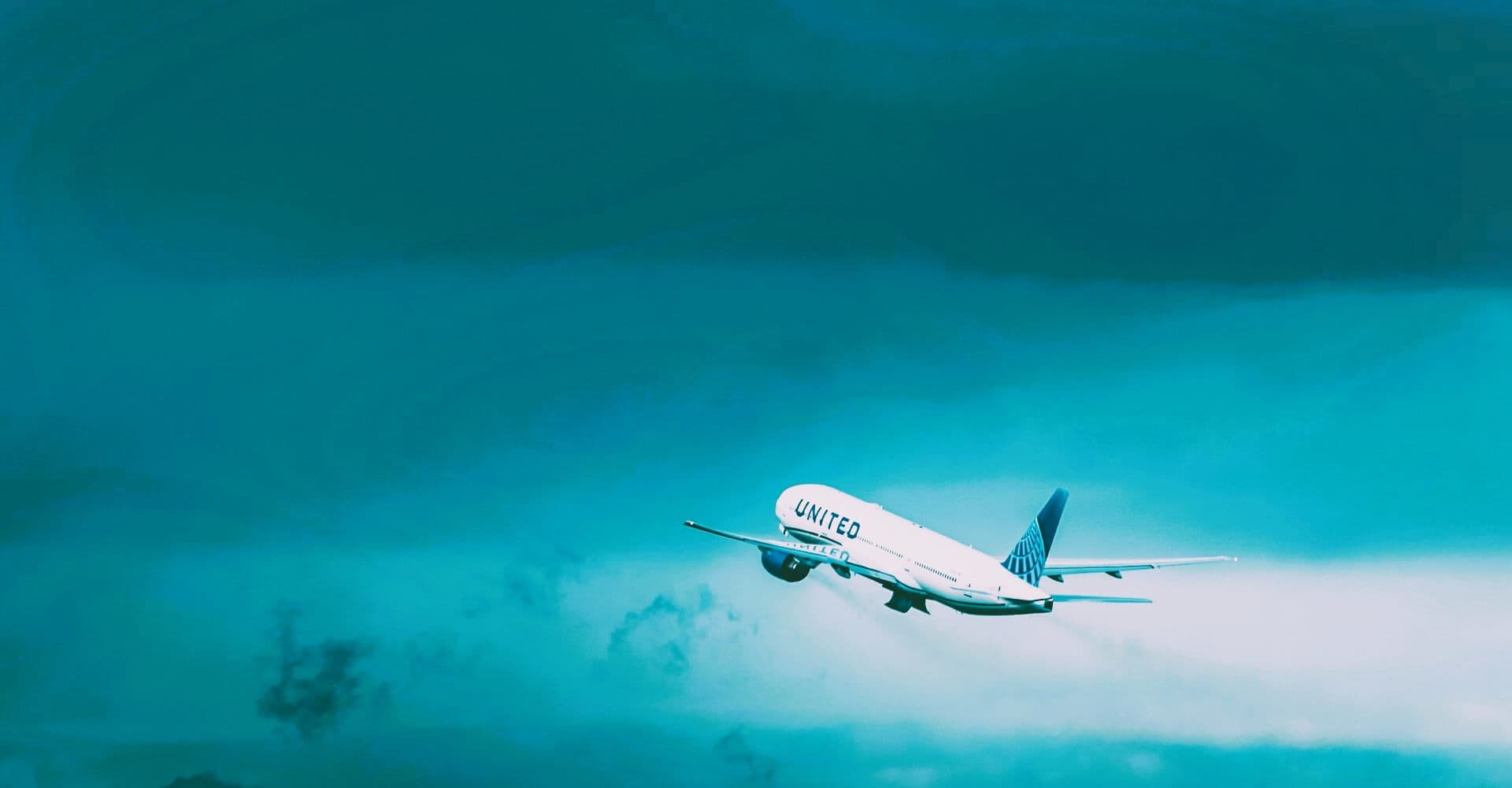 حجز رحلات طيران بسهولة مع TICKETS للمسافرين في مصر